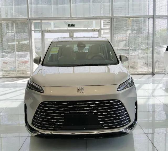 實(shí)拍別克GL8陸尚,5米2車身塞滿黑科技,1420km續(xù)航要革MPV的命?