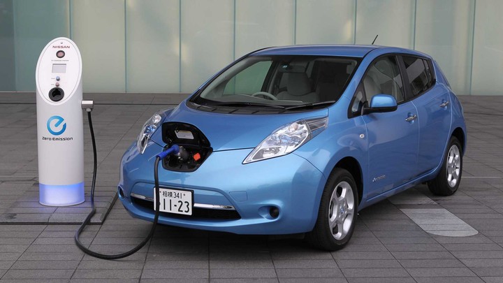 全球首款量產(chǎn)電動車日產(chǎn)聆風(fēng)第三代登場,此次能否與特斯拉一較高下?